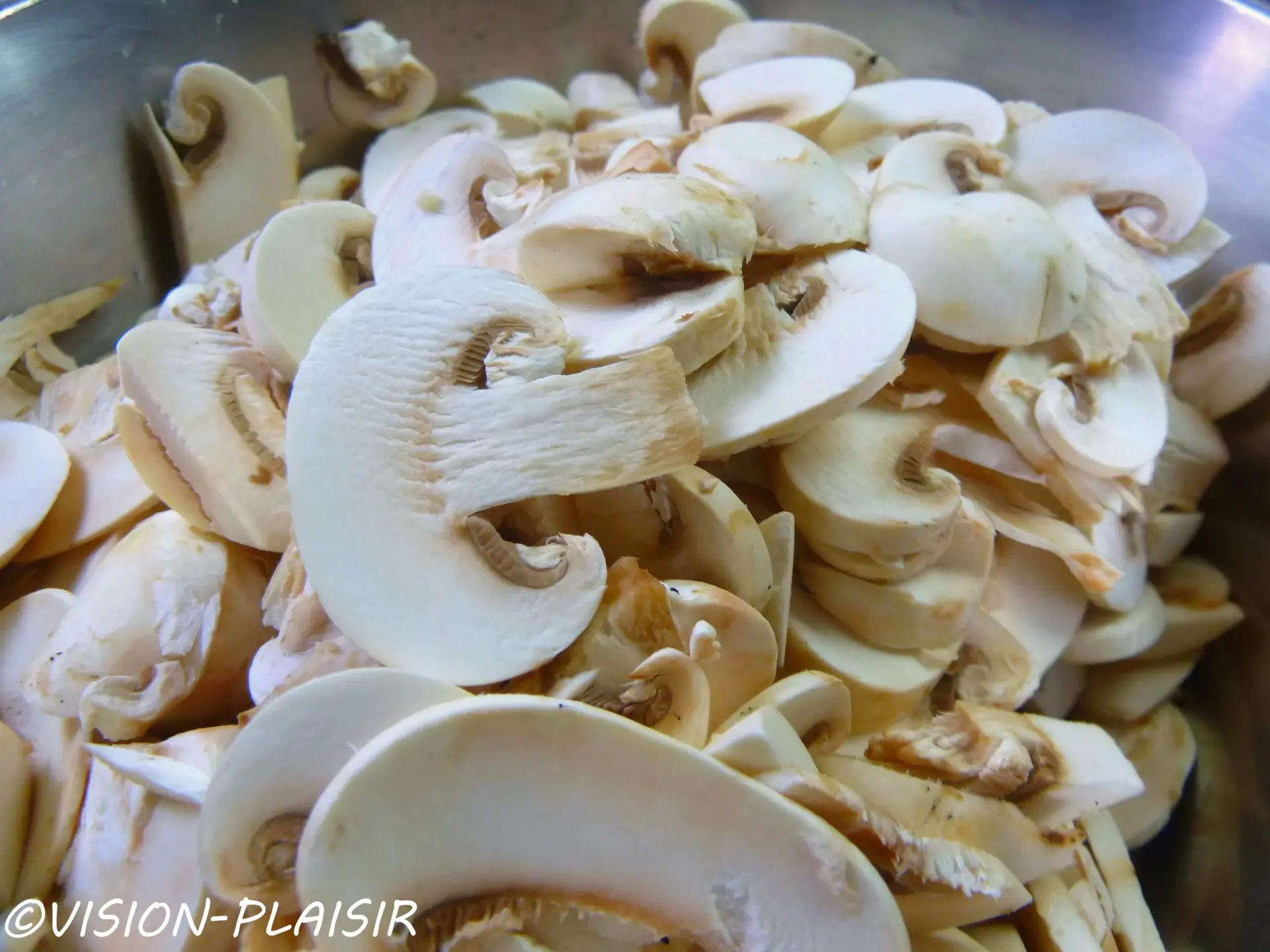 Champignons de paris pour la fricassee resultat