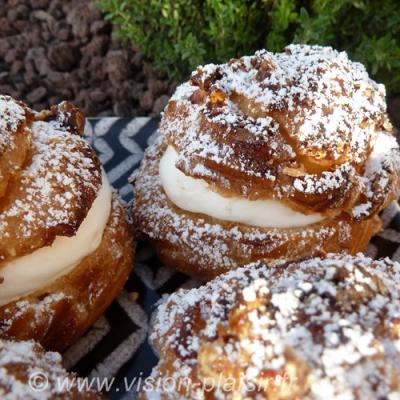 Choux creme chantilly et brisure de nougat blanc classique