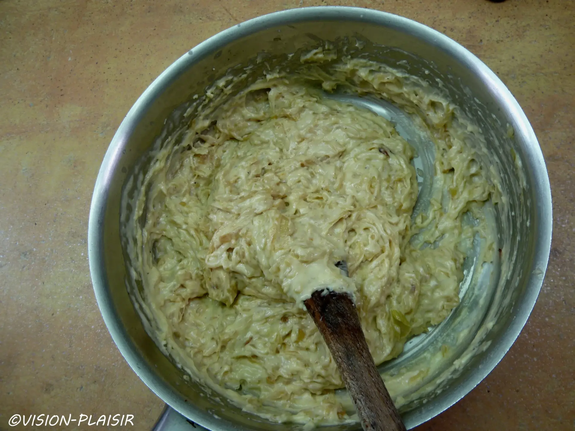 Preparation de la tarte aux oignons